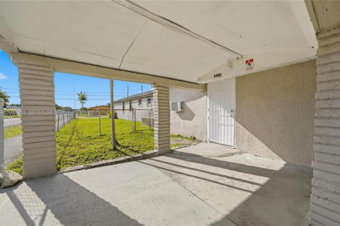 Коммерческая недвижимость в Вест-Парк, Флорида 1 спальня, 55.74м2 № 2001063