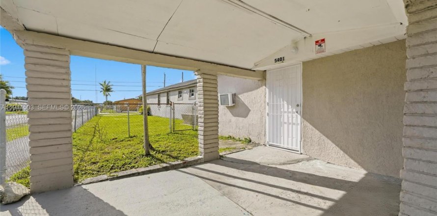 Коммерческая недвижимость в Вест-Парк, Флорида 1 спальня, 55.74м2 № 2001063