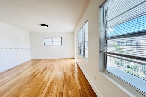 Appartement à louer à Miami Beach, Floride: 1 chambre, 83.61 m2 № 1990556 - photo 3