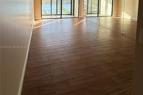 Снять в аренду кондоминиум в Окленд-Парк, Флорида 2 спальни, 84.54м2, № 2031176 - фото 4