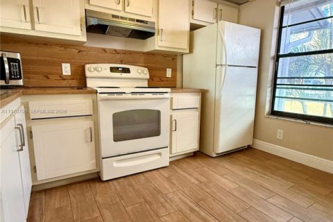 Снять в аренду кондоминиум в Окленд-Парк, Флорида 2 спальни, 84.54м2, № 2031176 - фото 14