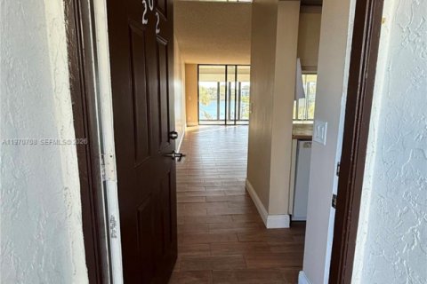 Снять в аренду кондоминиум в Окленд-Парк, Флорида 2 спальни, 84.54м2, № 2031176 - фото 3