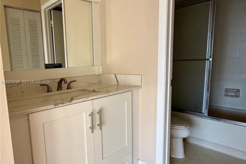 Снять в аренду кондоминиум в Окленд-Парк, Флорида 2 спальни, 84.54м2, № 2031176 - фото 11