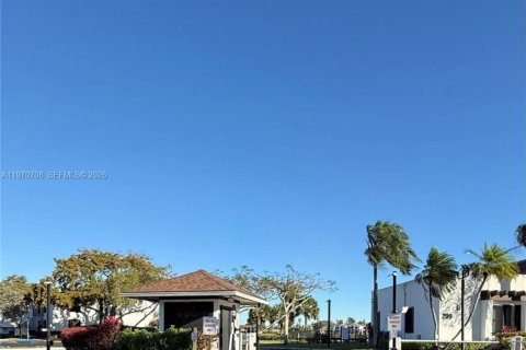 Снять в аренду кондоминиум в Окленд-Парк, Флорида 2 спальни, 84.54м2, № 2031176 - фото 2