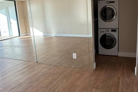 Снять в аренду кондоминиум в Окленд-Парк, Флорида 2 спальни, 84.54м2, № 2031176 - фото 6