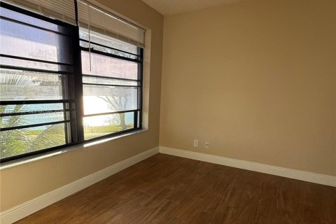 Снять в аренду кондоминиум в Окленд-Парк, Флорида 2 спальни, 84.54м2, № 2031176 - фото 9