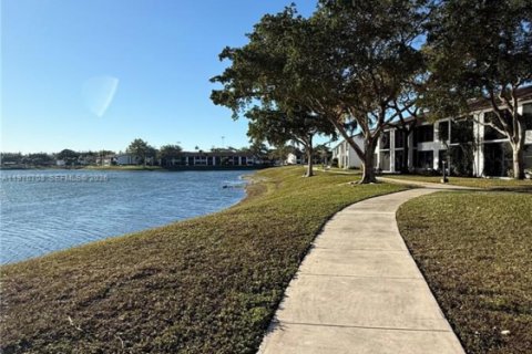 Снять в аренду кондоминиум в Окленд-Парк, Флорида 2 спальни, 84.54м2, № 2031176 - фото 23