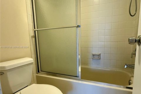 Снять в аренду кондоминиум в Окленд-Парк, Флорида 2 спальни, 84.54м2, № 2031176 - фото 12