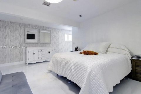 Villa ou maison à vendre à Miami, Floride: 5 chambres, 212.28 m2 № 2024890 - photo 10