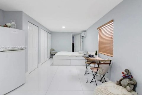 Villa ou maison à vendre à Miami, Floride: 5 chambres, 212.28 m2 № 2024890 - photo 13