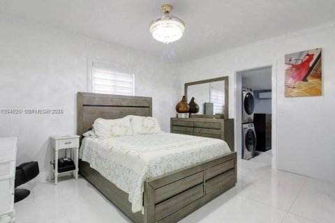 Villa ou maison à vendre à Miami, Floride: 5 chambres, 212.28 m2 № 2024890 - photo 11