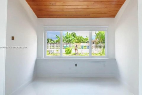 Villa ou maison à vendre à Miami, Floride: 5 chambres, 212.28 m2 № 2024890 - photo 15