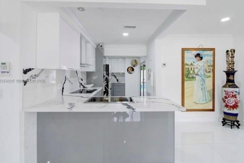Villa ou maison à vendre à Miami, Floride: 5 chambres, 212.28 m2 № 2024890 - photo 7