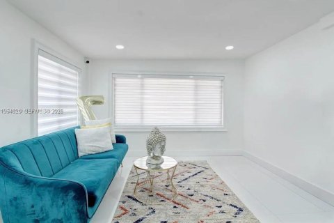 Villa ou maison à vendre à Miami, Floride: 5 chambres, 212.28 m2 № 2024890 - photo 5