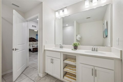 Купить кондоминиум в Киссимми, Флорида 5 комнат, 110.18м2, № 2213873 - фото 22