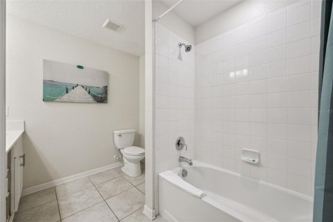 Купить кондоминиум в Киссимми, Флорида 5 комнат, 110.18м2, № 2213873 - фото 25