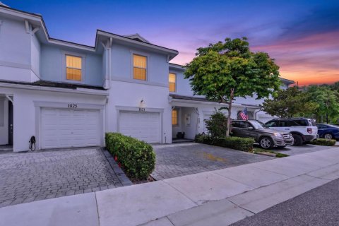 Townhouse in Deerfield Beach, Florida 3 bedrooms, 171.13 sq.m. № 2168570 - photo 2