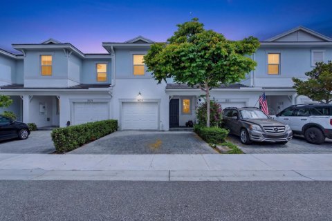 Townhouse in Deerfield Beach, Florida 3 bedrooms, 171.13 sq.m. № 2168570