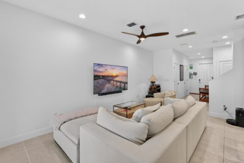 Townhouse in Deerfield Beach, Florida 3 bedrooms, 171.13 sq.m. № 2168570 - photo 11