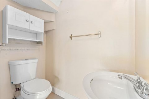 Adosado en venta en Coral Springs, Florida, 3 dormitorios, 150.87 m2 № 1992766 - foto 7