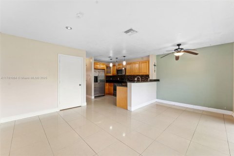 Adosado en venta en Coral Springs, Florida, 3 dormitorios, 150.87 m2 № 1992766 - foto 4