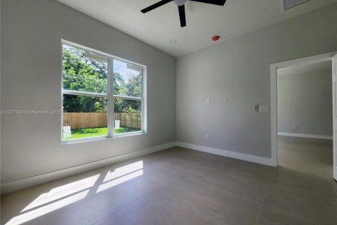 House in Fort Lauderdale, Florida 4 bedrooms, 147.06 sq.m. № 1923111 - photo 23