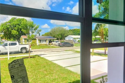 House in Fort Lauderdale, Florida 4 bedrooms, 147.06 sq.m. № 1923111 - photo 10