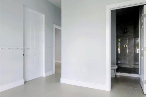 House in Fort Lauderdale, Florida 4 bedrooms, 147.06 sq.m. № 1923111 - photo 12