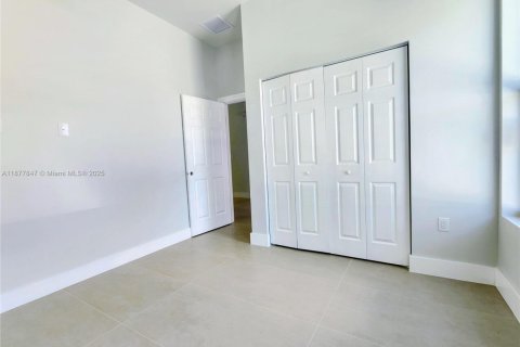 House in Fort Lauderdale, Florida 4 bedrooms, 147.06 sq.m. № 1923111 - photo 17