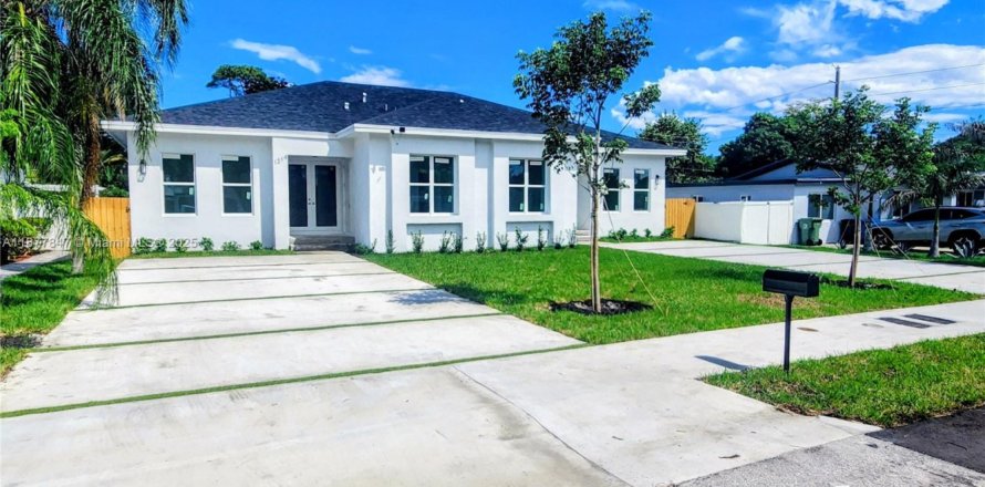 House in Fort Lauderdale, Florida 4 bedrooms, 147.06 sq.m. № 1923111