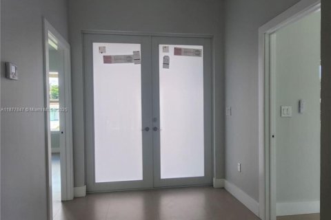 House in Fort Lauderdale, Florida 4 bedrooms, 147.06 sq.m. № 1923111 - photo 6