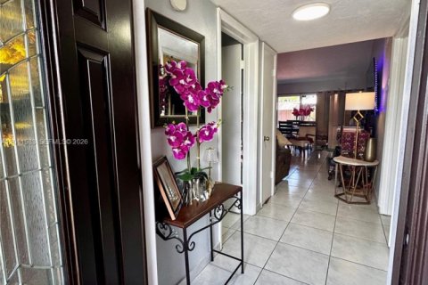 Townhouse in Miami, Florida 3 bedrooms, 118.54 sq.m. № 2074725