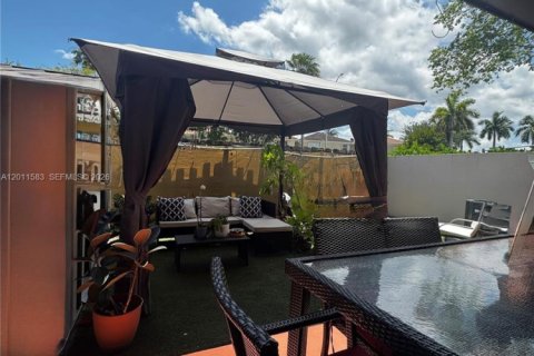 Townhouse in Miami, Florida 3 bedrooms, 118.54 sq.m. № 2074725 - photo 4