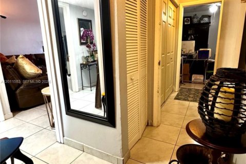 Townhouse in Miami, Florida 3 bedrooms, 118.54 sq.m. № 2074725 - photo 12