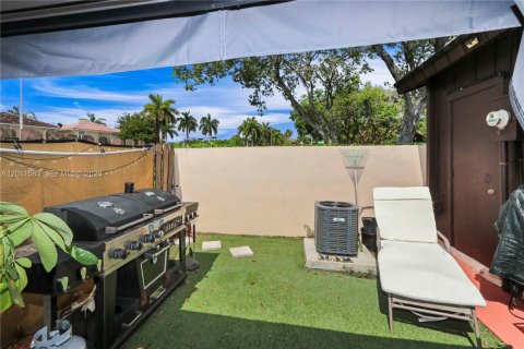 Townhouse in Miami, Florida 3 bedrooms, 118.54 sq.m. № 2074725 - photo 13