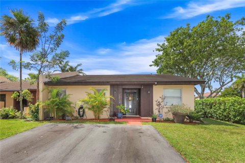 Townhouse in Miami, Florida 3 bedrooms, 118.54 sq.m. № 2074725 - photo 18