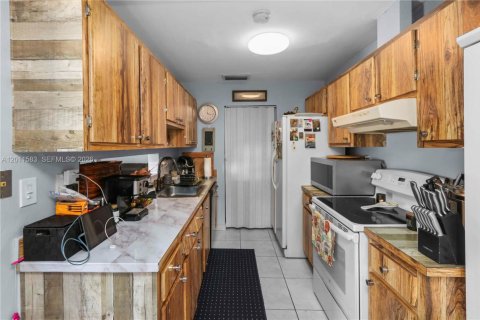 Townhouse in Miami, Florida 3 bedrooms, 118.54 sq.m. № 2074725 - photo 10