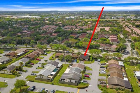 Townhouse in Miami, Florida 3 bedrooms, 118.54 sq.m. № 2074725 - photo 16