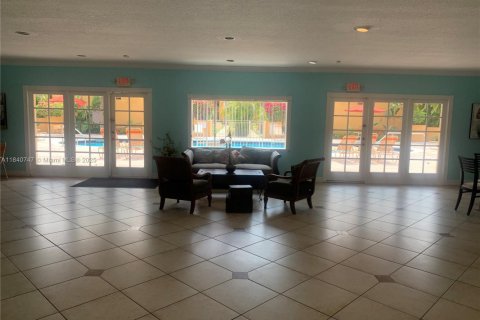 Condo in Hialeah, Florida, 2 bedrooms  № 1831070 - photo 15