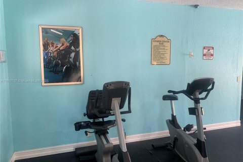 Condo in Hialeah, Florida, 2 bedrooms  № 1831070 - photo 10