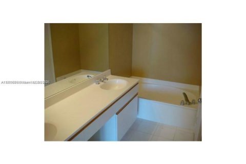 Condominio en venta en Aventura, Florida, 2 dormitorios, 109.72 m2 № 2035428 - foto 10