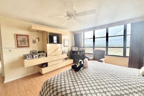 Copropriété à vendre à Hallandale Beach, Floride: 2 chambres, 130.06 m2 № 1937258 - photo 28