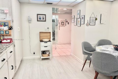 Condo in Hallandale Beach, Florida, 2 bedrooms  № 1937258 - photo 10