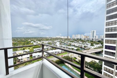 Condominio en venta en Hallandale Beach, Florida, 2 dormitorios, 130.06 m2 № 1937258 - foto 2