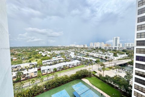 Condominio en venta en Hallandale Beach, Florida, 2 dormitorios, 130.06 m2 № 1937258 - foto 3