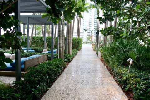 Condo in Miami, Florida, 1 bedroom  № 1994824 - photo 12