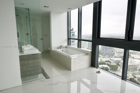 Condo in Miami, Florida, 1 bedroom  № 1994824 - photo 6