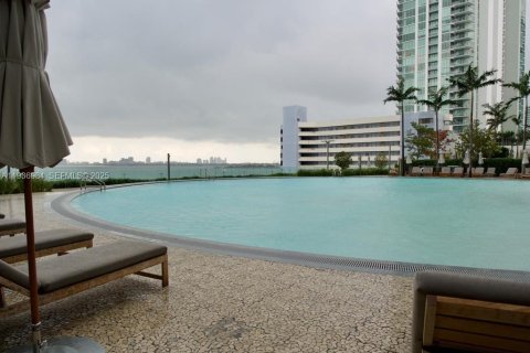 Condo in Miami, Florida, 1 bedroom  № 1994824 - photo 13