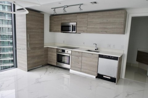 Condo in Miami, Florida, 1 bedroom  № 1994824 - photo 3