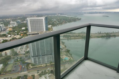 Condo in Miami, Florida, 1 bedroom  № 1994824 - photo 2
